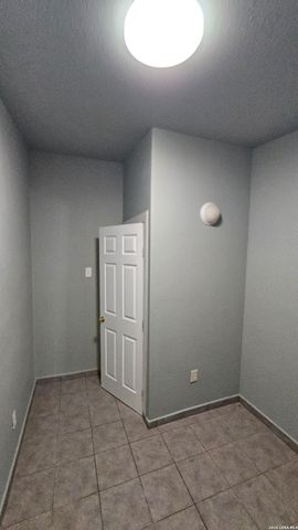 3902 W Salinas, San Antonio, TX 78207