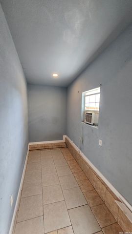 3902 W Salinas, San Antonio, TX 78207