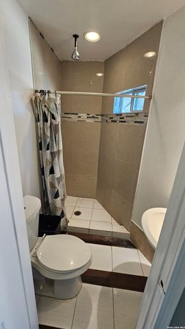 3902 W Salinas, San Antonio, TX 78207