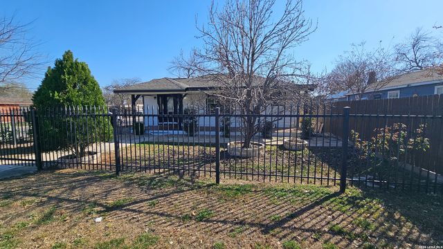 3902 W Salinas, San Antonio, TX 78207