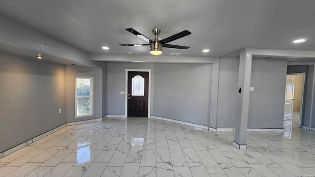 3902 W Salinas, San Antonio, TX 78207