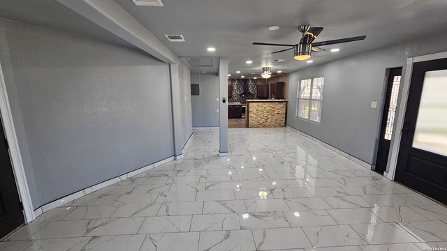 3902 W Salinas, San Antonio, TX 78207