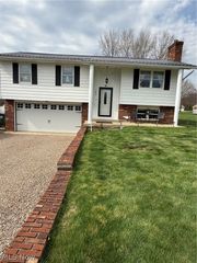 1085 Walter Drive, Zanesville, OH 43701