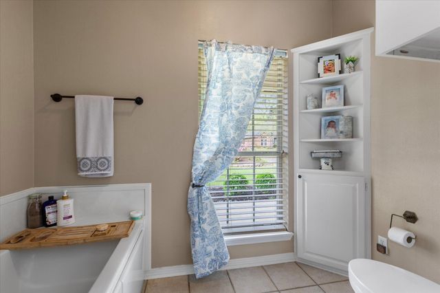 3219 Lopez Ct, Longview, TX 75605