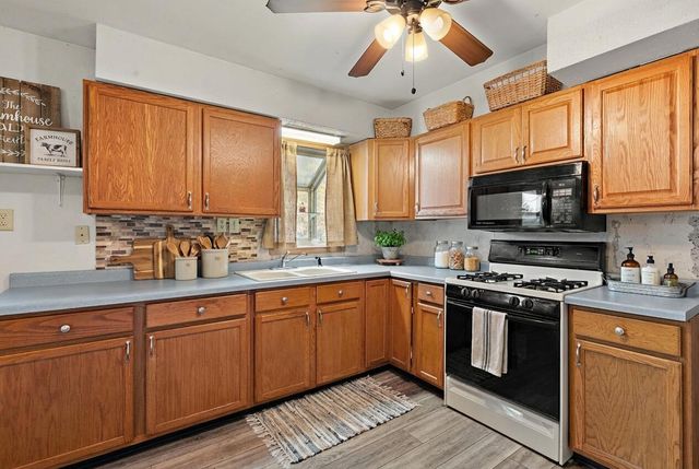 2790 E 1059 N, Demotte, IN 46310