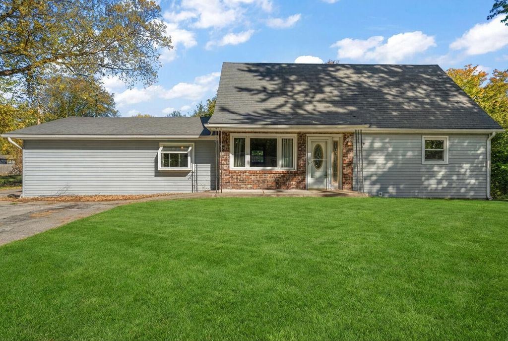 2790 E 1059 N, Demotte, IN 46310