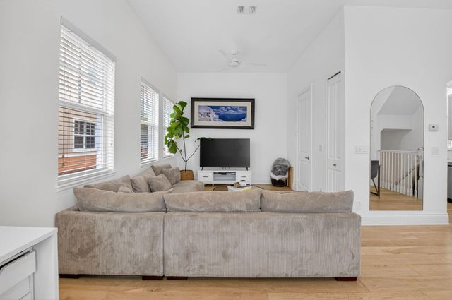 180 NE 6th Avenue, Delray Beach, FL 33483