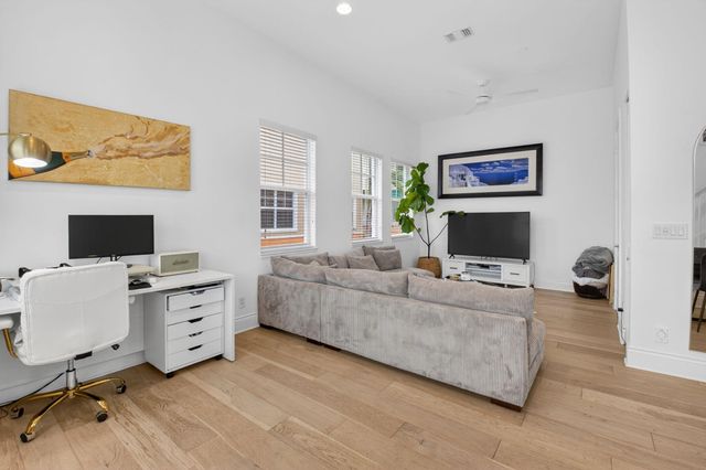 180 NE 6th Avenue, Delray Beach, FL 33483