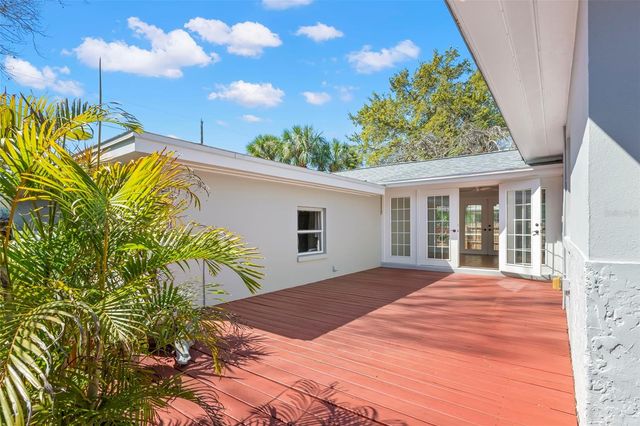 516 13TH AVENUE NE, St Petersburg, FL 33701