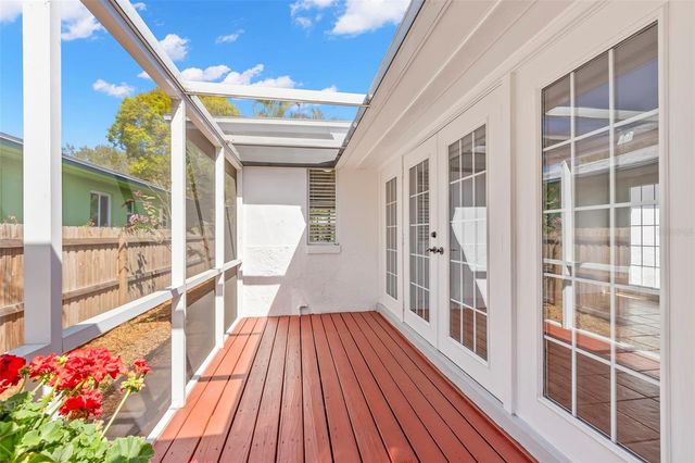 516 13TH AVENUE NE, St Petersburg, FL 33701