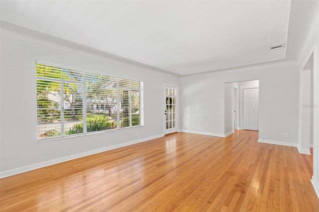 516 13TH AVENUE NE, St Petersburg, FL 33701