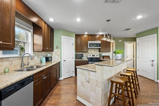 556 APOLLO DRIVE, Canyon Lake, TX 78133