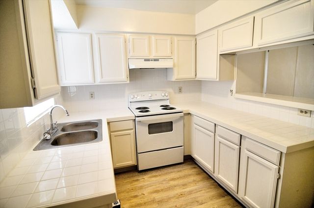 9563 Olde Towne Row, Dallas, TX 75227