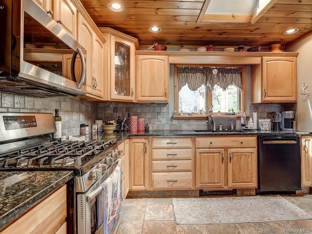 85 Surrey Road, Chester, NY 10918