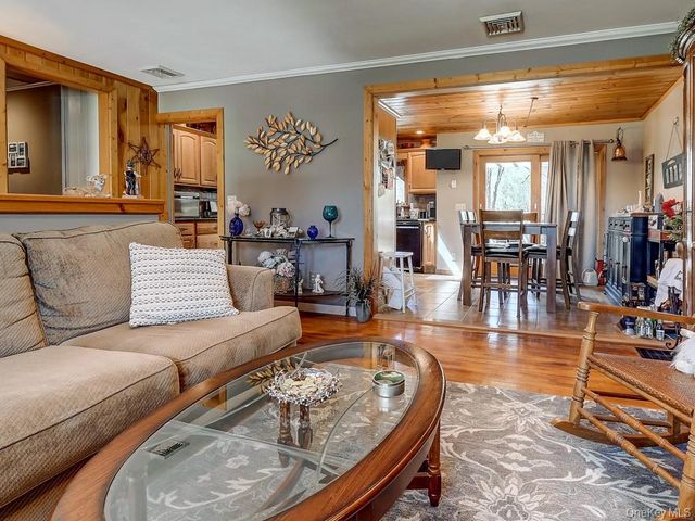 85 Surrey Road, Chester, NY 10918