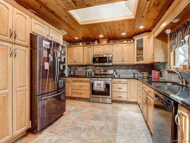 85 Surrey Road, Chester, NY 10918