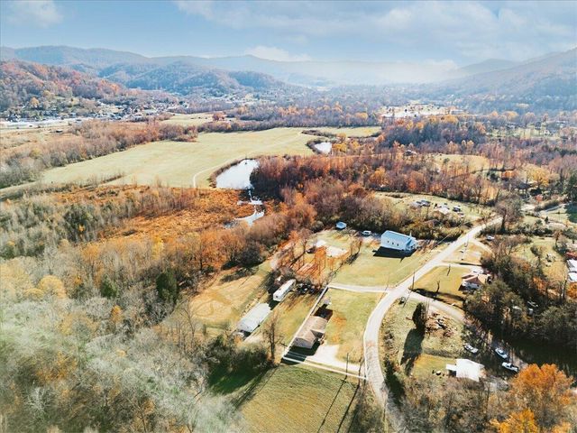 861 Black Oak Rd., Williamsburg, KY 40769