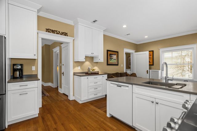 2731 Park Place, Evanston, IL 60201