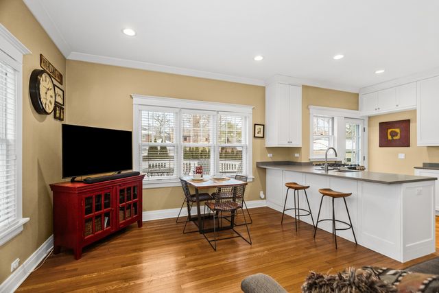 2731 Park Place, Evanston, IL 60201