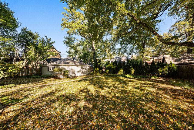 2731 Park Place, Evanston, IL 60201