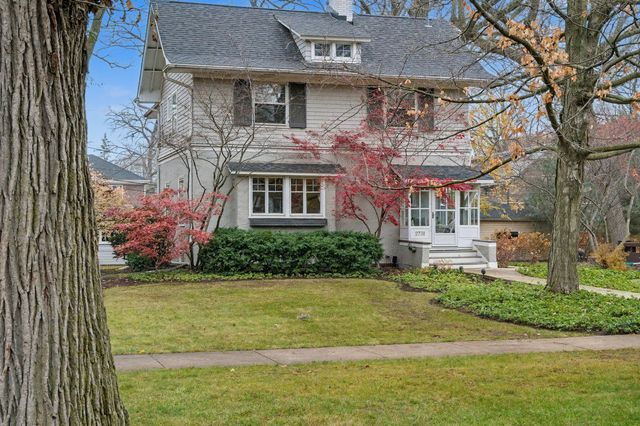 2731 Park Place, Evanston, IL 60201