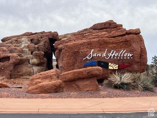 5194 W VILLAS DR, Hurricane, UT 84737