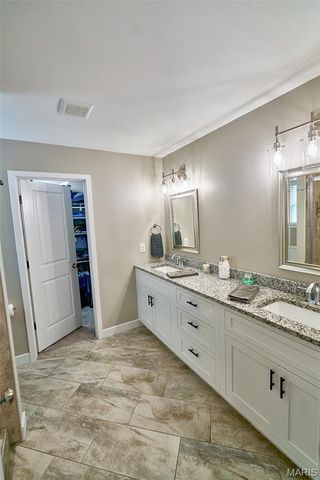 7992 Walker Meadows Drive, Caseyville, IL 62232