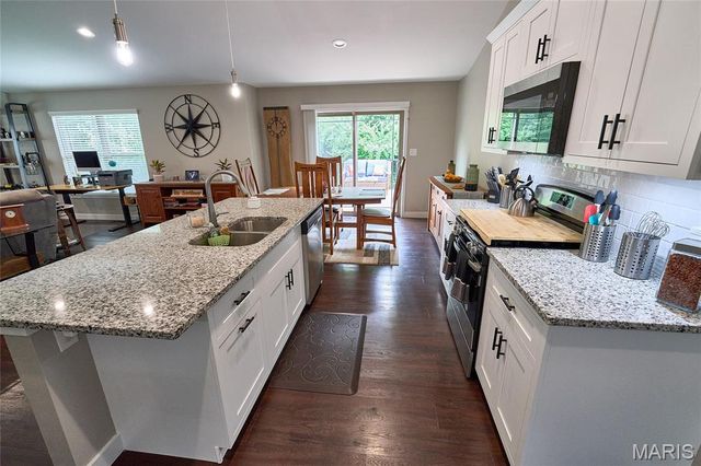 7992 Walker Meadows Drive, Caseyville, IL 62232