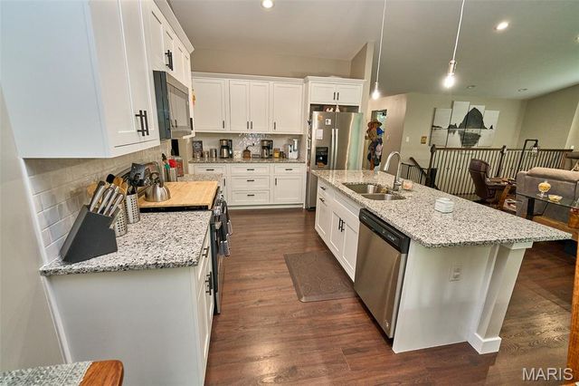 7992 Walker Meadows Drive, Caseyville, IL 62232