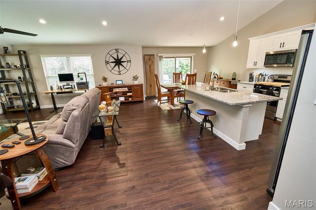7992 Walker Meadows Drive, Caseyville, IL 62232