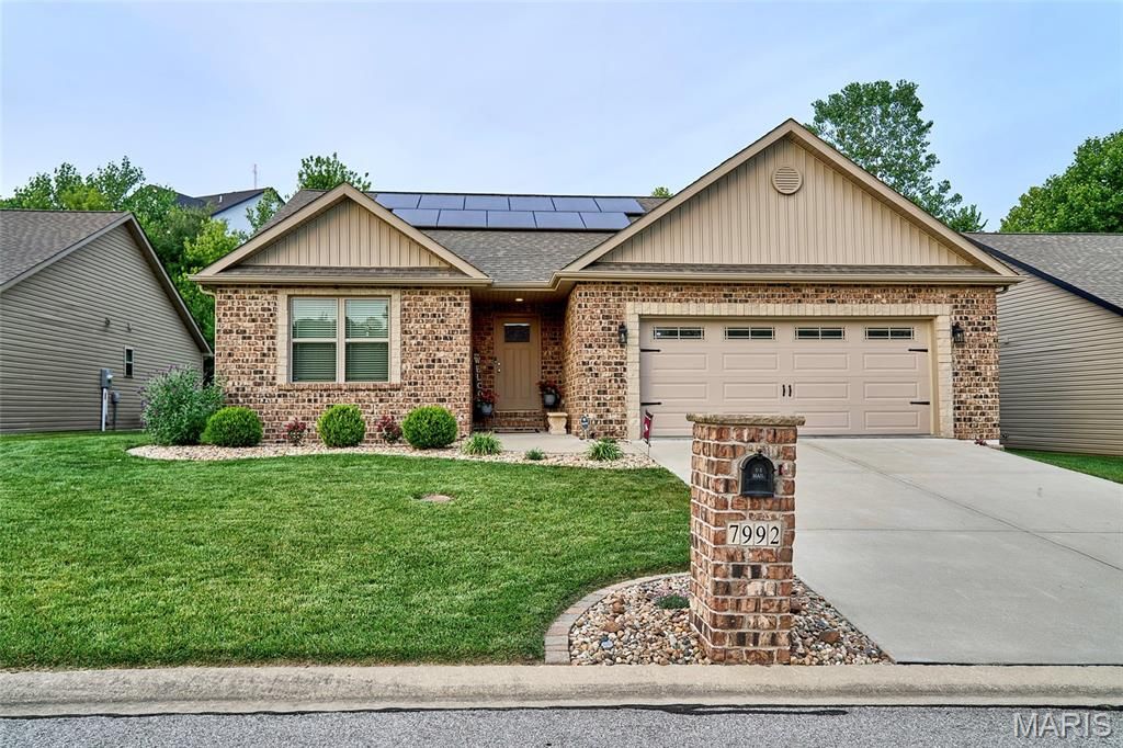 7992 Walker Meadows Drive, Caseyville, IL 62232