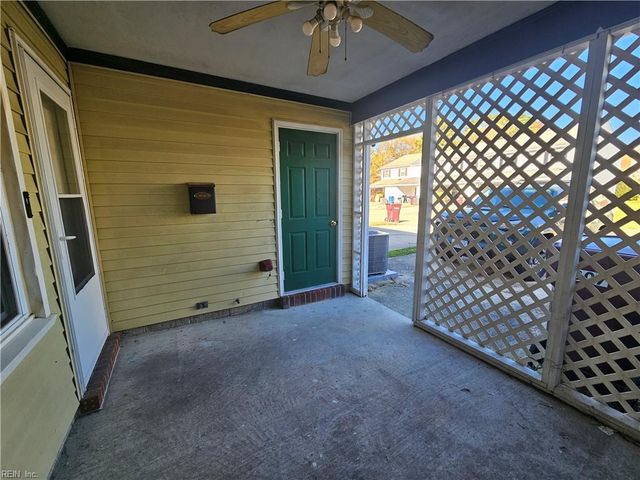 4307 Worthing LN, Chesapeake, VA 23321