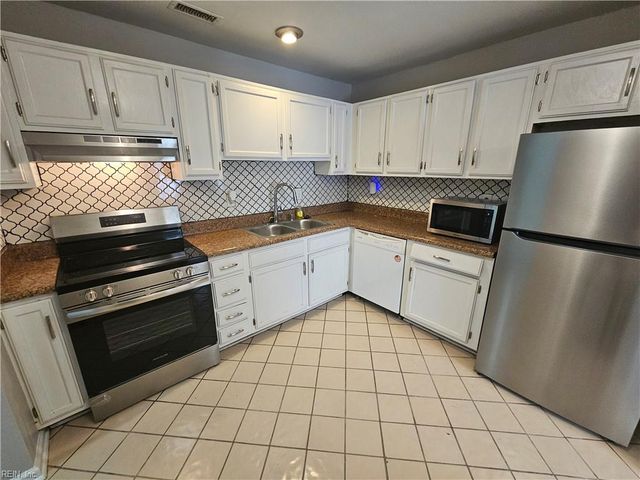 4307 Worthing LN, Chesapeake, VA 23321