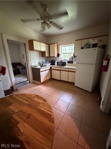 1413 East Avenue, Akron, OH 44307