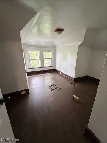1413 East Avenue, Akron, OH 44307
