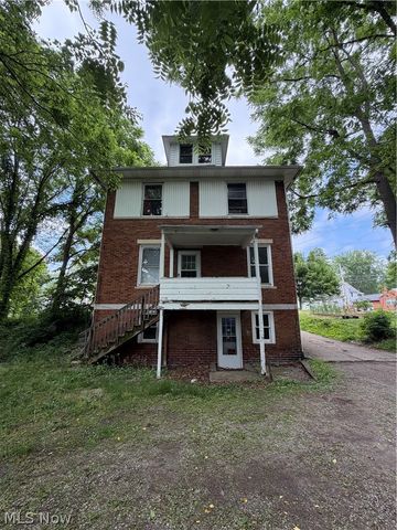1413 East Avenue, Akron, OH 44307