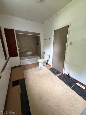 1413 East Avenue, Akron, OH 44307