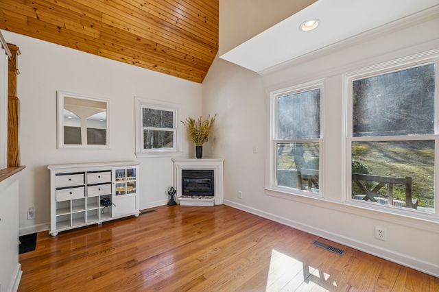 1155 Deerfoot Dr, Pegram, TN 37143