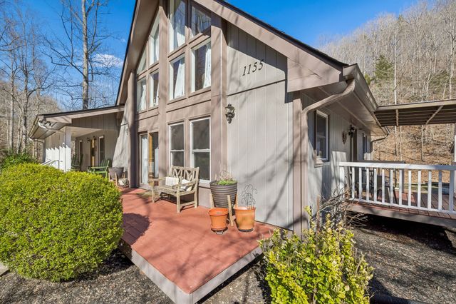 1155 Deerfoot Dr, Pegram, TN 37143