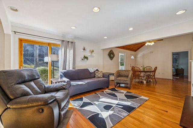 1155 Deerfoot Dr, Pegram, TN 37143