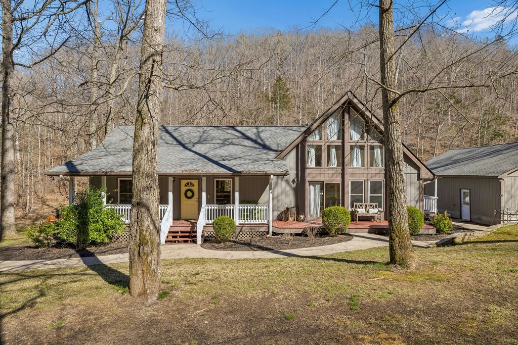 1155 Deerfoot Dr, Pegram, TN 37143