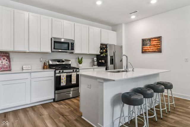 7264 Governors Row, Avon, IN 46123
