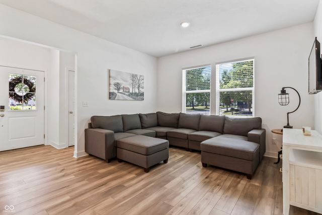 7264 Governors Row, Avon, IN 46123