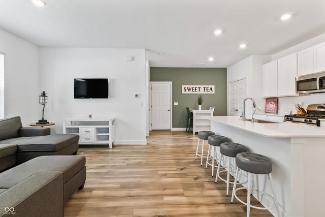 7264 Governors Row, Avon, IN 46123