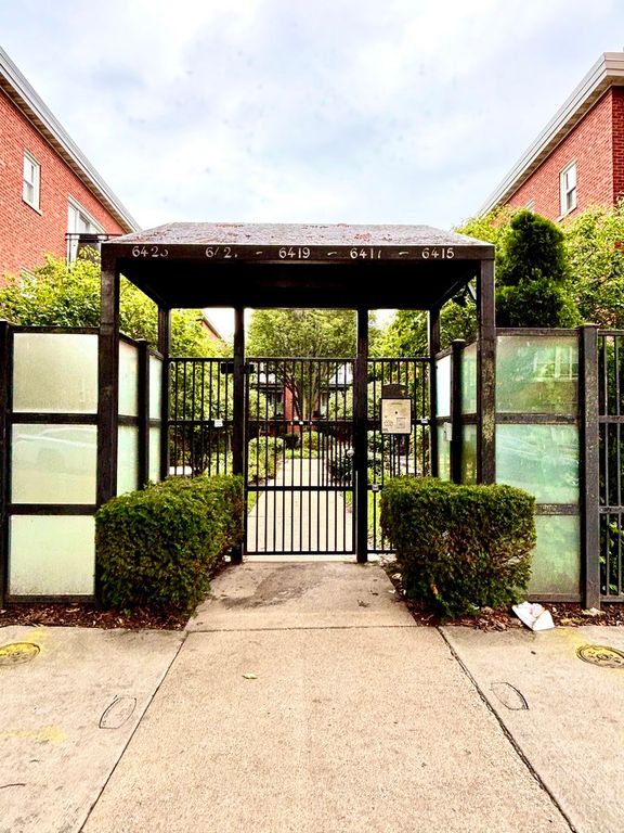 6423 N Damen Avenue 3W, Chicago, IL 60645 — exterior