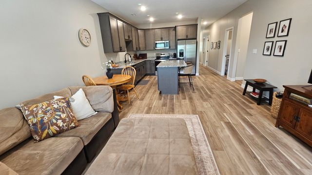 1399 AUTUMN RIDGE DR, Holts Summit, MO 65043