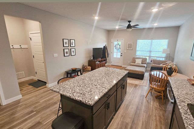 1399 AUTUMN RIDGE DR, Holts Summit, MO 65043