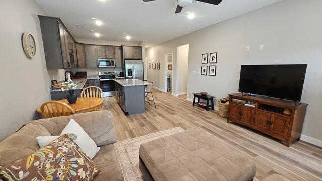 1399 AUTUMN RIDGE DR, Holts Summit, MO 65043