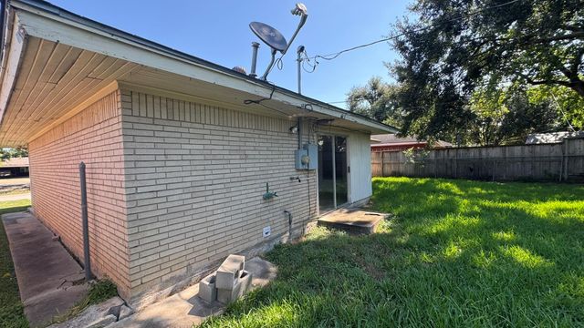 2707 Almeda Plaza Drive, Houston, TX 77045