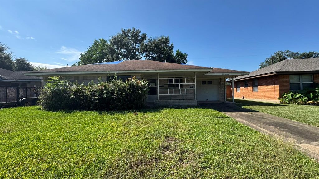 2707 Almeda Plaza Drive, Houston, TX 77045